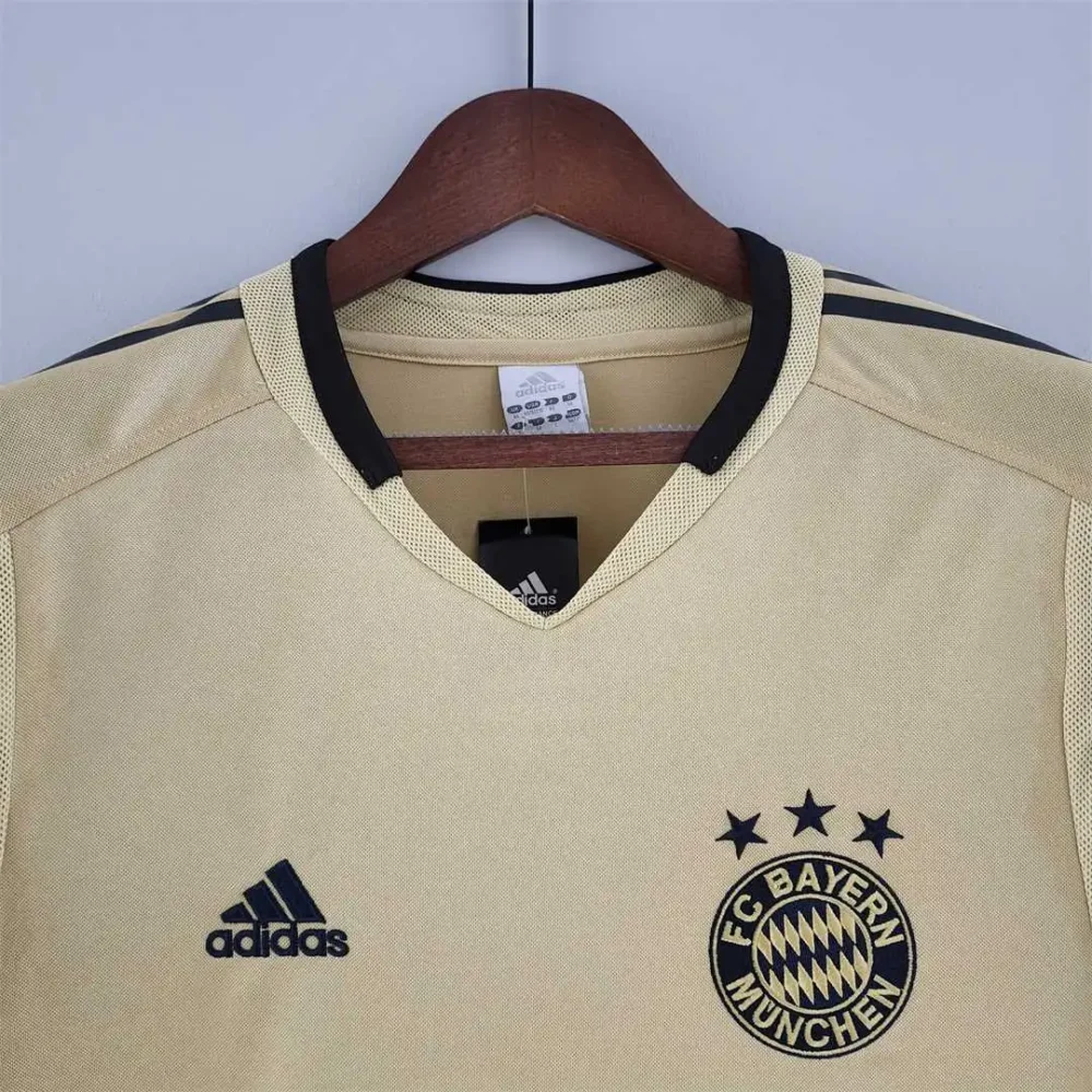 Bayern Munich Retro Jersey Away Soccer Shirt 2004/05 - Image 3