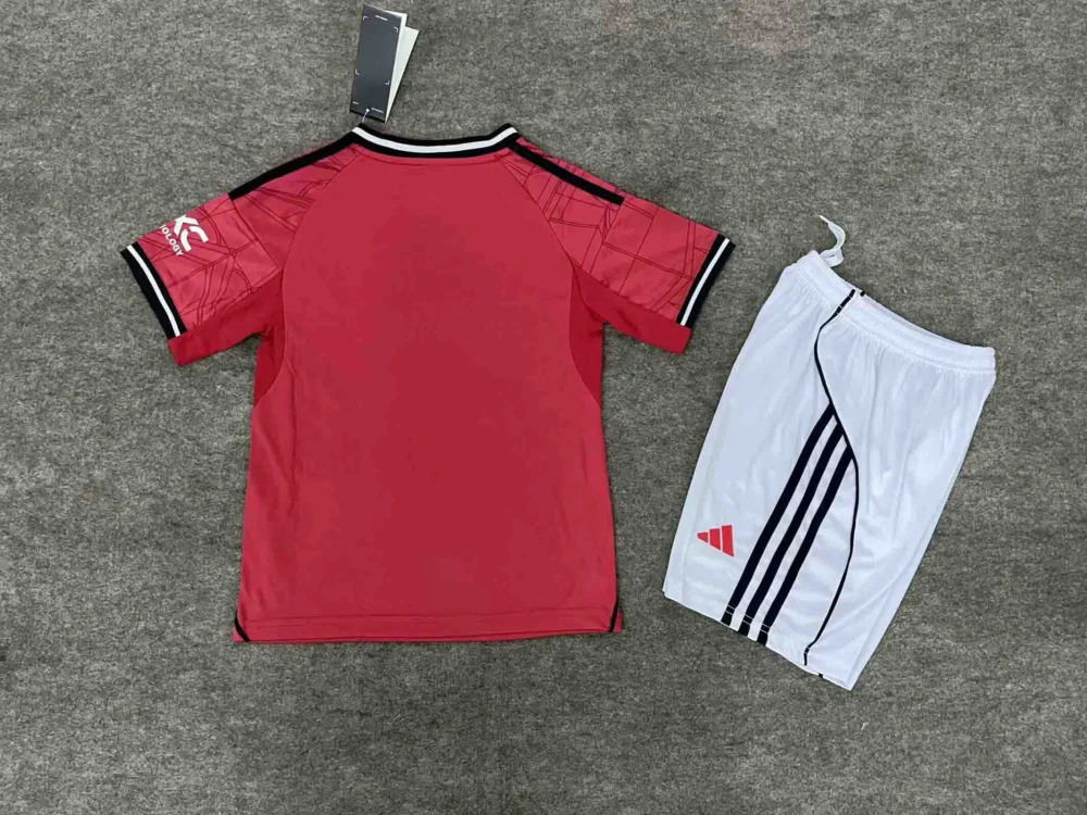 Manchester United Home Kids Kit Jersey+Shorts 2025/26 - Image 2