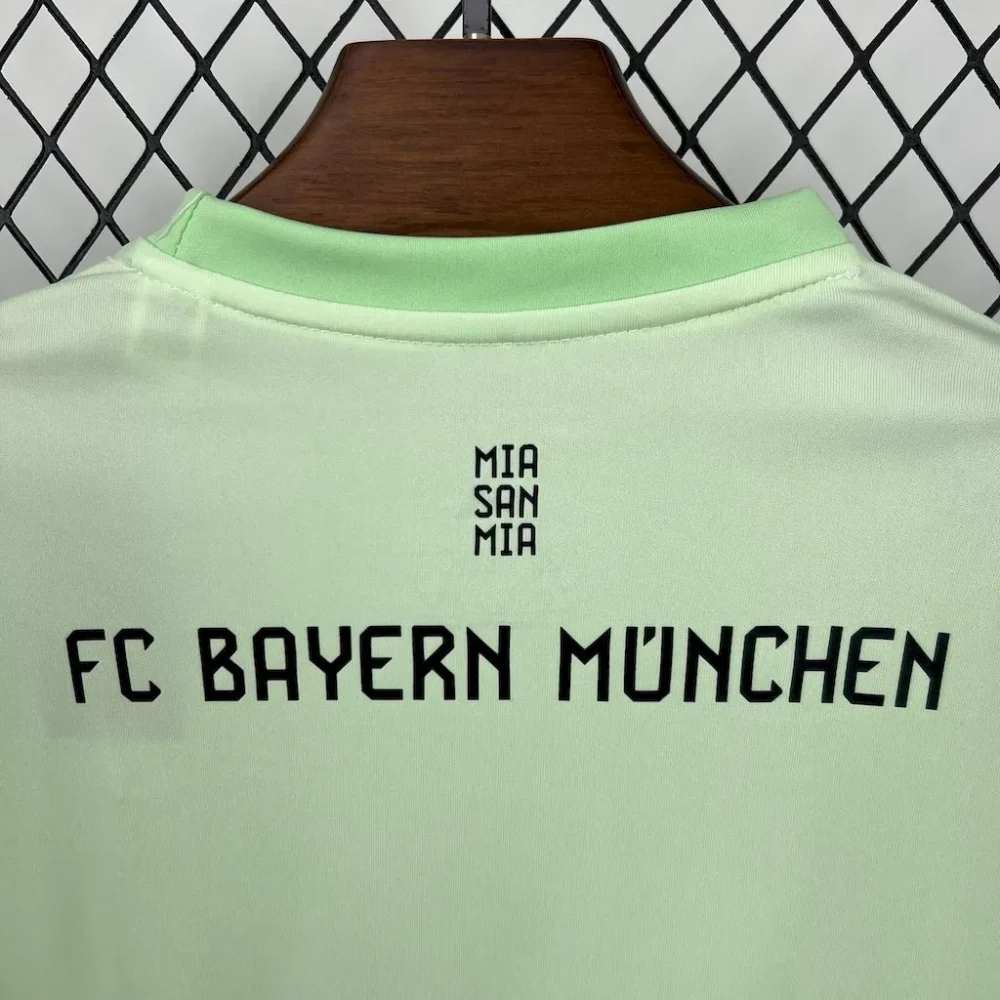 Bayern Munich Green Goalkeeper Kids Kit Jerseys+Shorts 2025/26 - Image 9