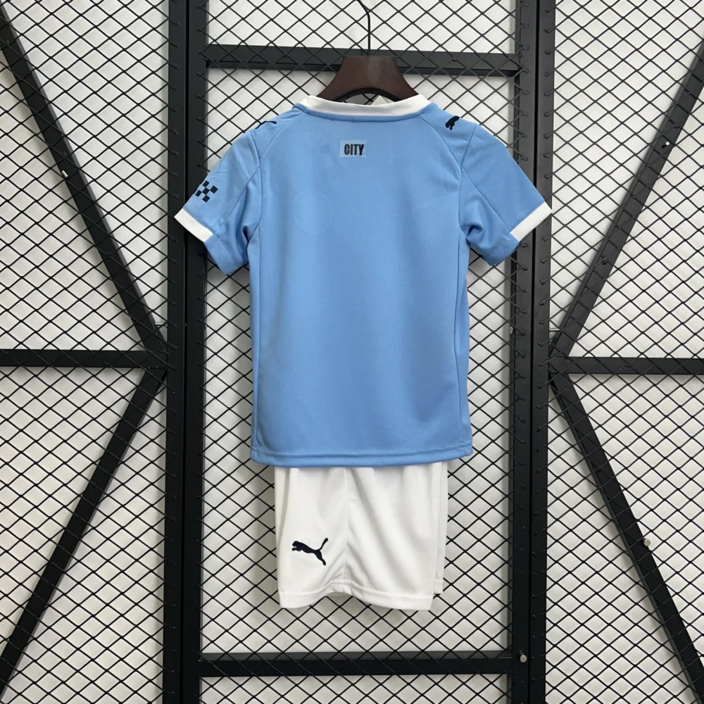 Manchester City Home Kids Kit Jersey+Shorts 2025/26 - Image 2