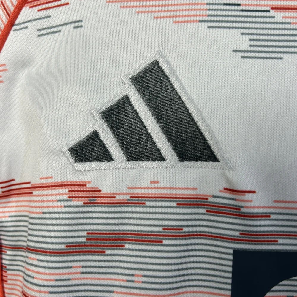 Bayern Munich Away Kids Kit Jerseys+Shorts 2025/26 - Image 4