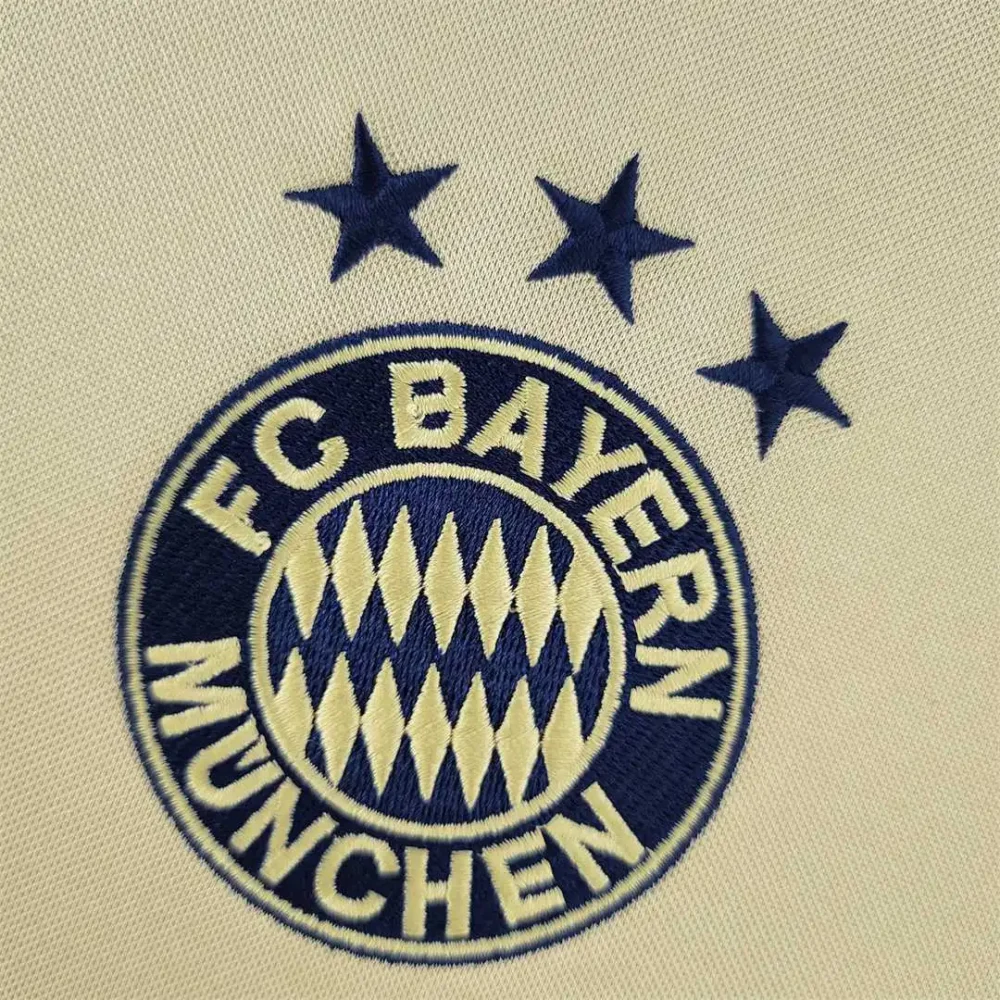 Bayern Munich Retro Jersey Away Soccer Shirt 2004/05 - Image 5