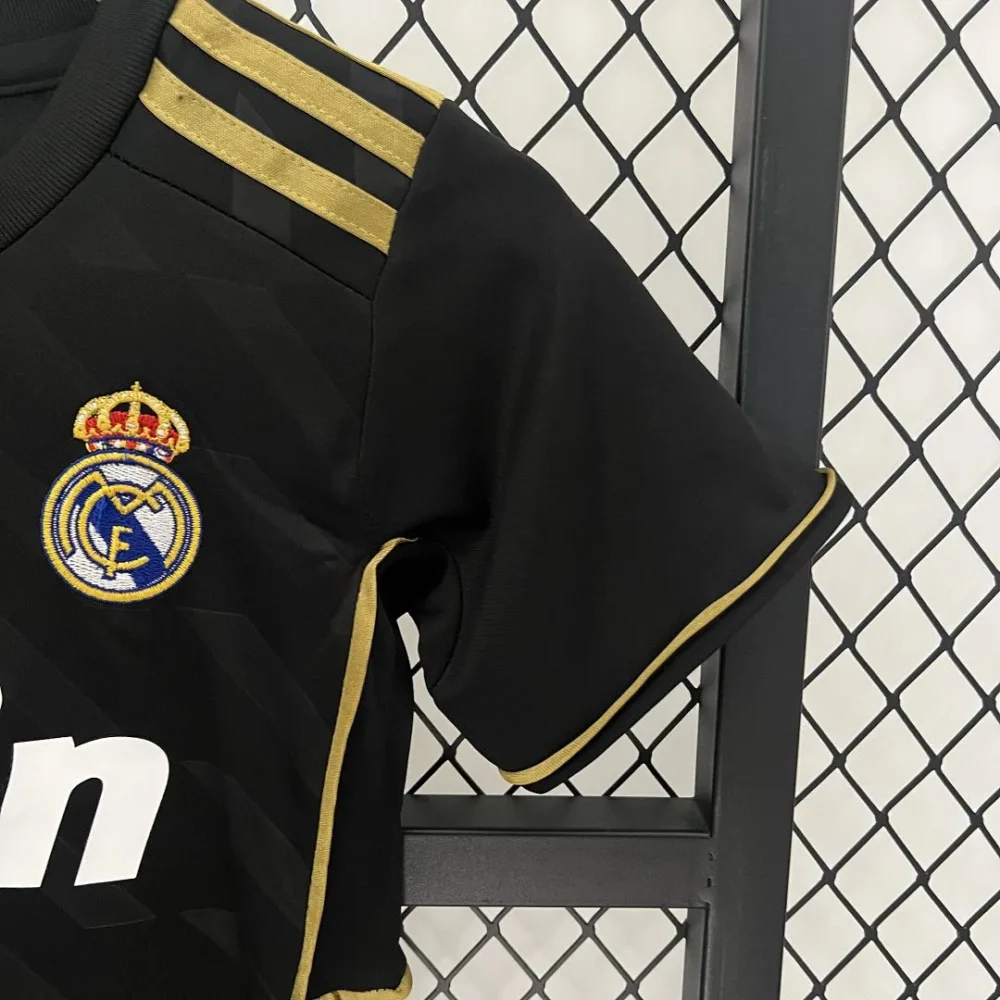 Real Madrid Retro Jersey Away Kids Kit Jersey+Shorts 2011/12 - Image 6