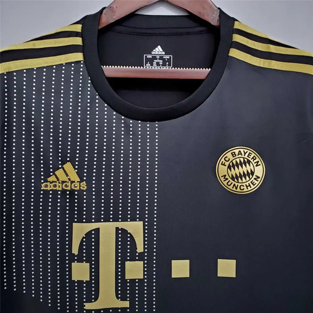 Bayern Munich Retro Jersey Away Soccer Shirt 2021/22 - Image 4