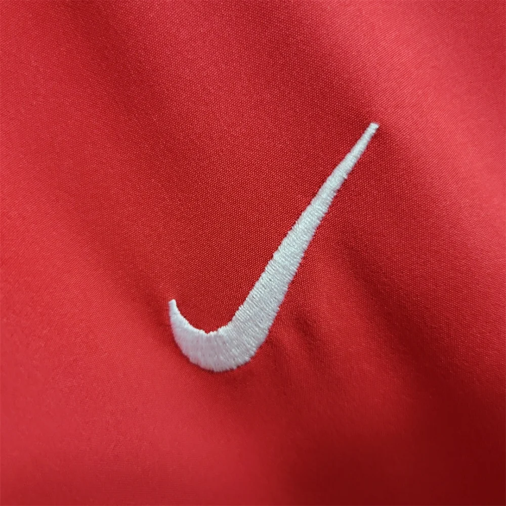 Manchester United Retro Home Football Jersey Shirt 2002/04 - Image 7