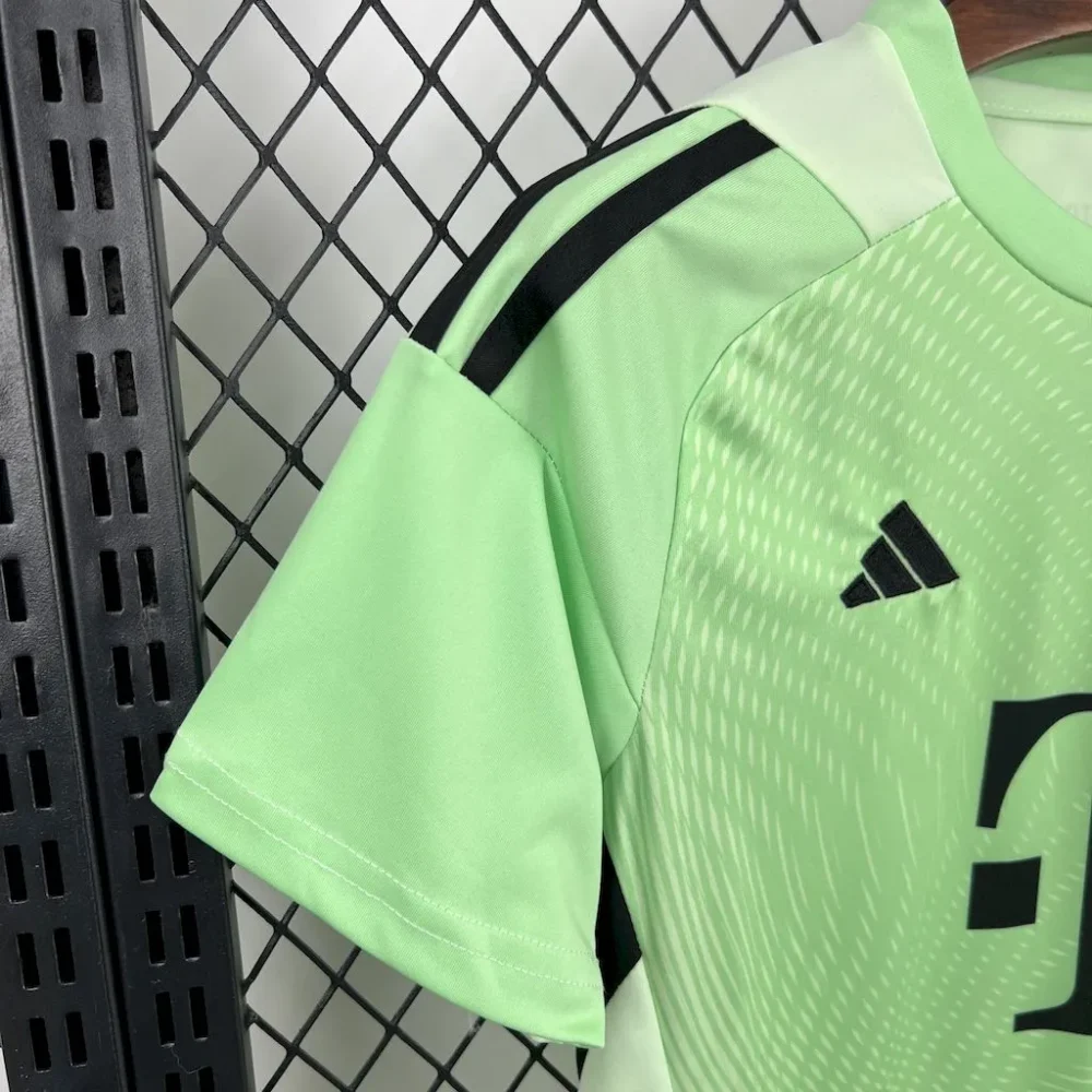 Bayern Munich Green Goalkeeper Kids Kit Jerseys+Shorts 2025/26 - Image 7