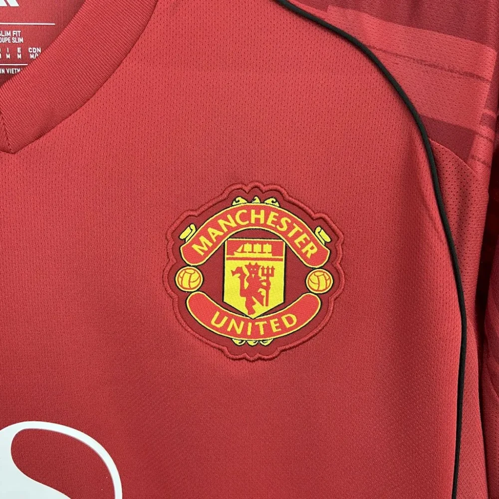 Manchester United Home Football Jersey Shirt 2025/26 - Image 5