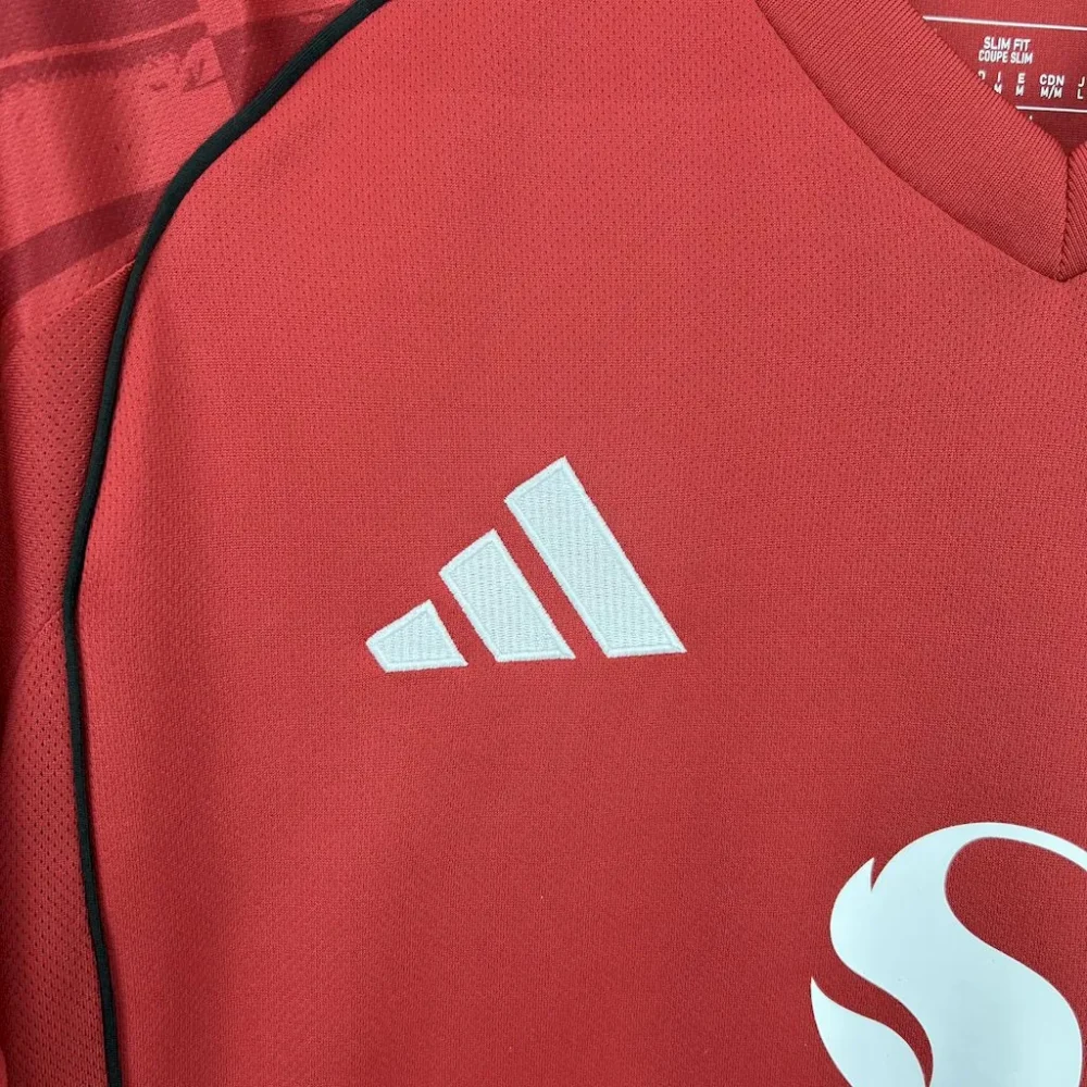 Manchester United Home Football Jersey Shirt 2025/26 - Image 4